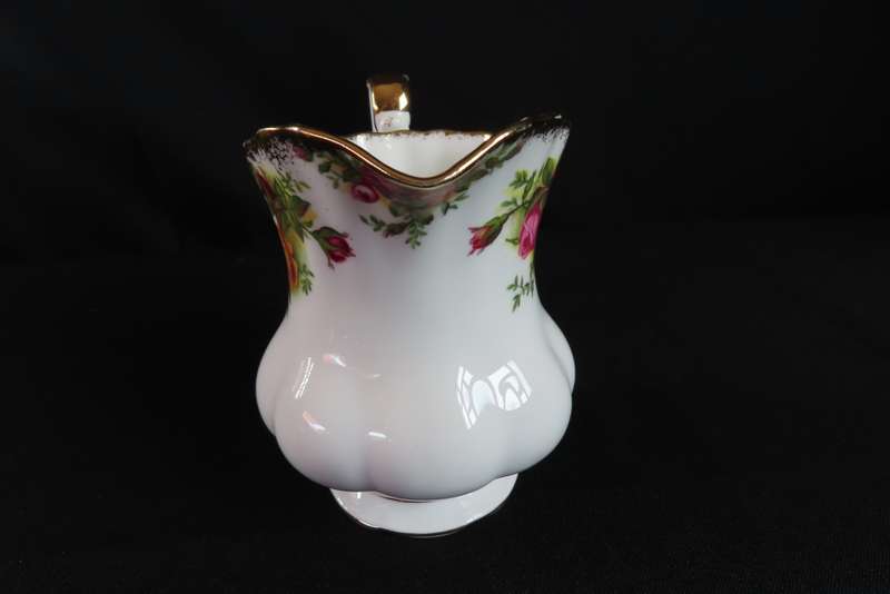 ROYAL ALBERT OLD COUNTRY ROSES TEA MILK JUG.