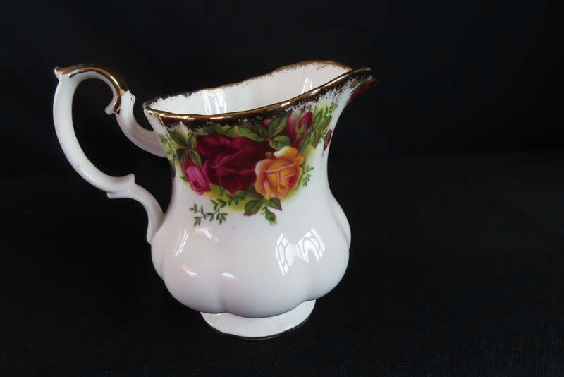 ROYAL ALBERT OLD COUNTRY ROSES TEA MILK JUG.