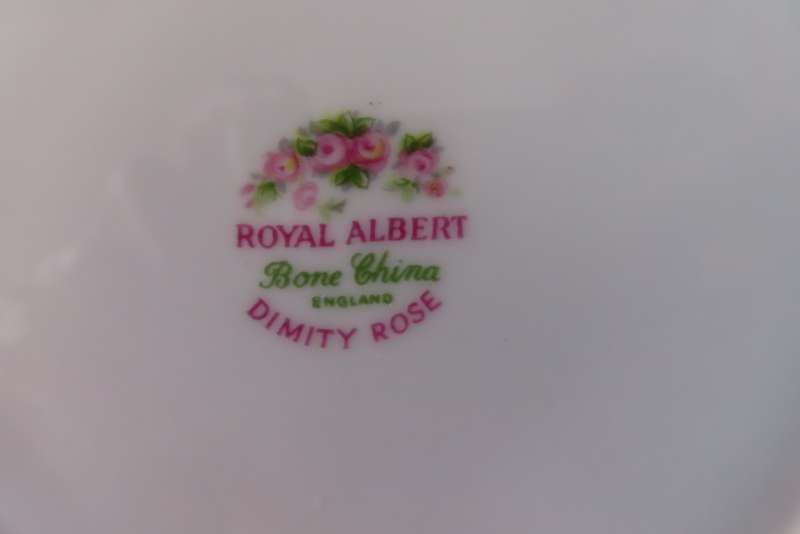 ROYAL ALBERT DIMITY ROSE LARGE TEA POT.