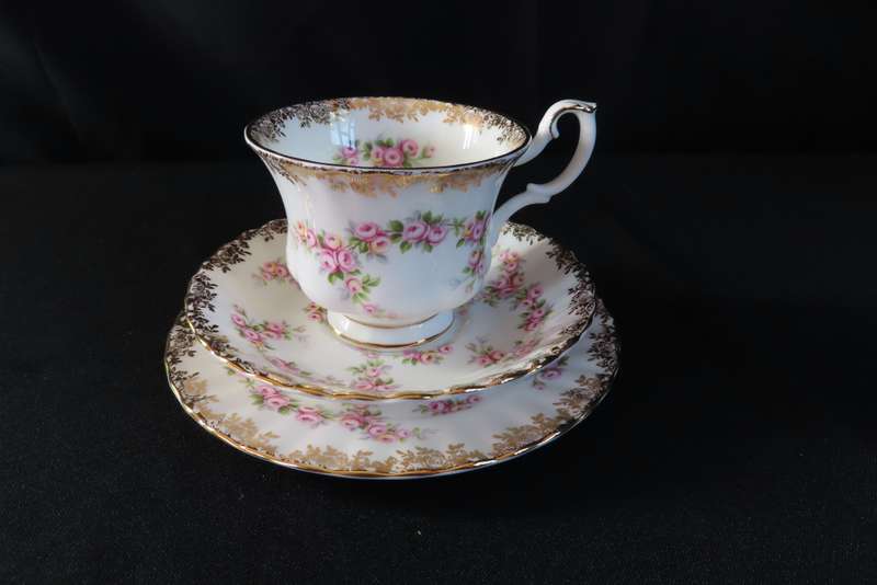 ROYAL ALBERT DIMITY ROSE TEA TRIO.
