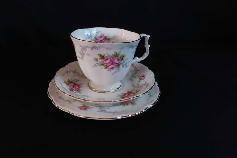 ROYAL ALBERT TRANQUILLITY TEA TRIO