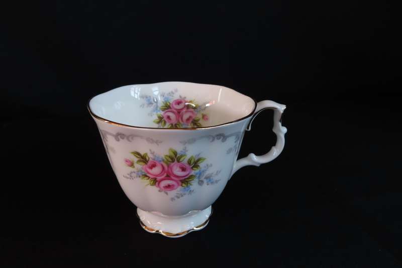 ROYAL ALBERT TRANQUILLITY TEA TRIO