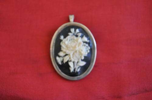 Cameo rose brooch / pendant in white metal mount