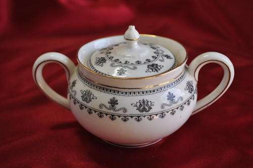 Aynsley Lidded Sugar Bowl