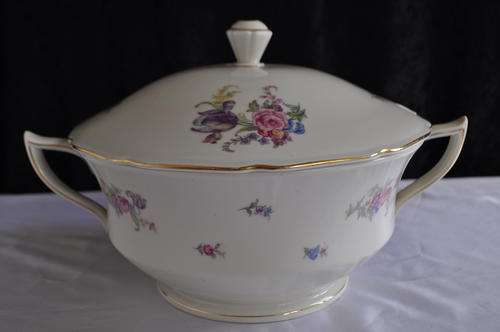 Chechoslovakia Bohemia Royal Ivory Lidded Soup Tureen - Mint Condition.