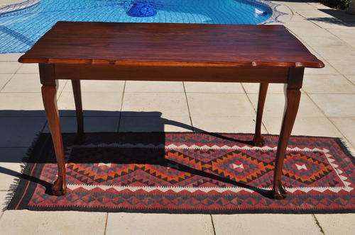 Imbuia Ball & Claw  Dinning Table Seat 6 ---  Collections Only !!!