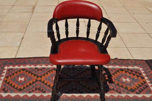Mahogany Spindle Back Horseshoe Chair ---  Collections Only !!!