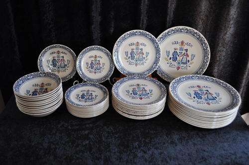 Johnson Brothers Dinner Set "Hearts & Flowers" - 48 Piece