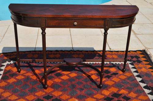 Entrance Hall Table  --  Collections Only!!!