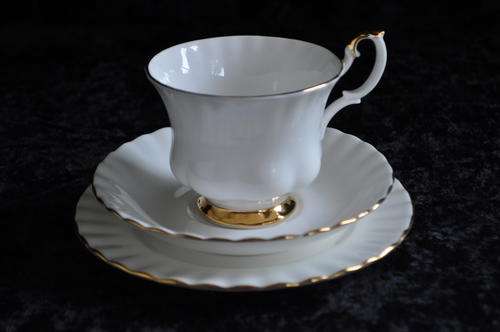 Royal Albert "Val D'or" Trio