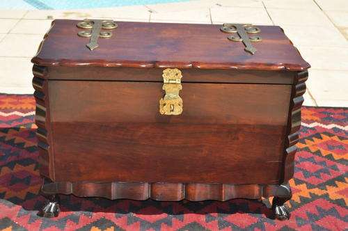 Imbuia Ball & Claw Kist With Heavy Brass Fittings ---  Collections Only!!!!