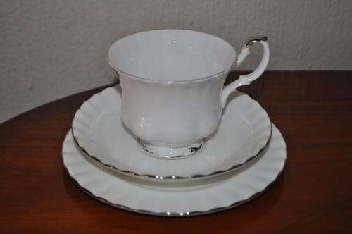 Royal Albert "Chantilly" Trio