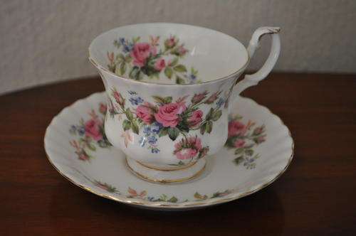 Royal Albert "Moss Rose" Duo