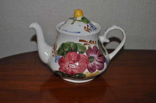Belle Fiore Tea For Two Chanticleer Ware, Simpsons Potters Tea Pot