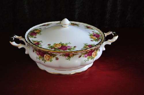 Royal Albert " Old Country Roses" Lidded Tureen