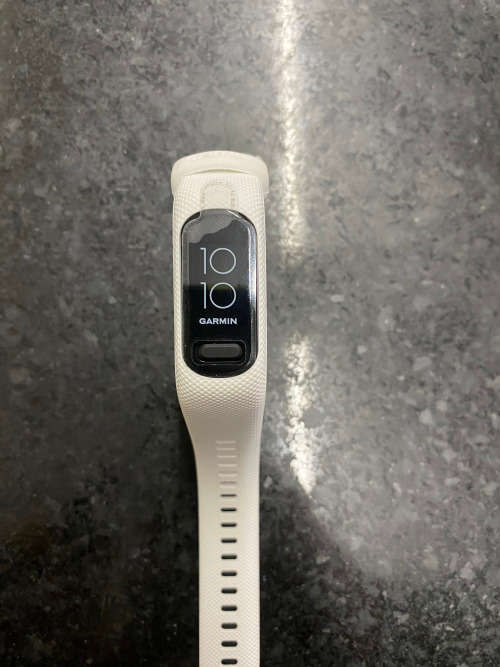 Garmin Vivosmart 5 - LIKE NEW - FITNESS TRACKER - SLEEP TRACKER - HEART RATE
