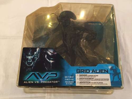 5 x Alien vs Predator figurines