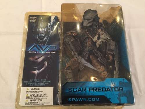 2 x Alien vs Predator figurines