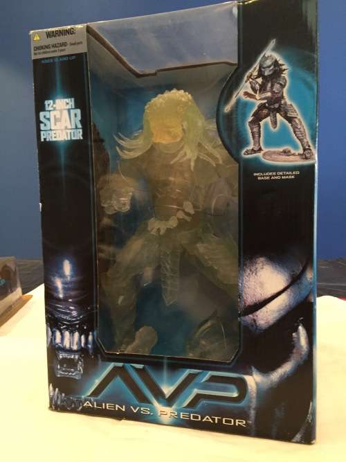 5 x Alien vs Predator figurines