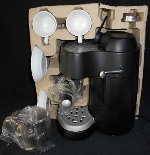 Brand New Safeway Espresso and Cappuccino Machine + 2 Cups/Saucers