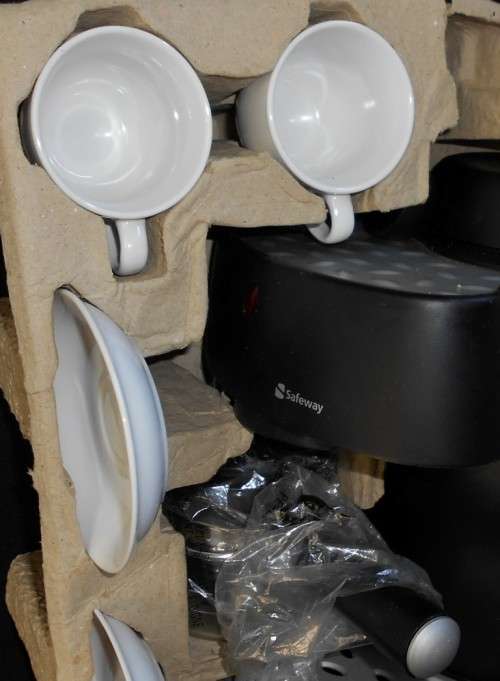 Brand New Safeway Espresso and Cappuccino Machine + 2 Cups/Saucers