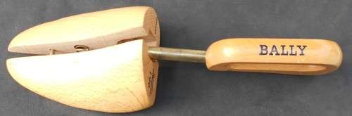 Vintage Pair Dunkelman Bally 661 Medium Size Oak Shoe Stretcher