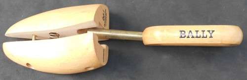 Vintage Pair Dunkelman Bally 661 Medium Size Oak Shoe Stretcher