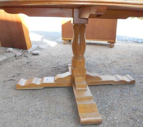 Vintage Solid Oak 6 Seat Round Dining Table