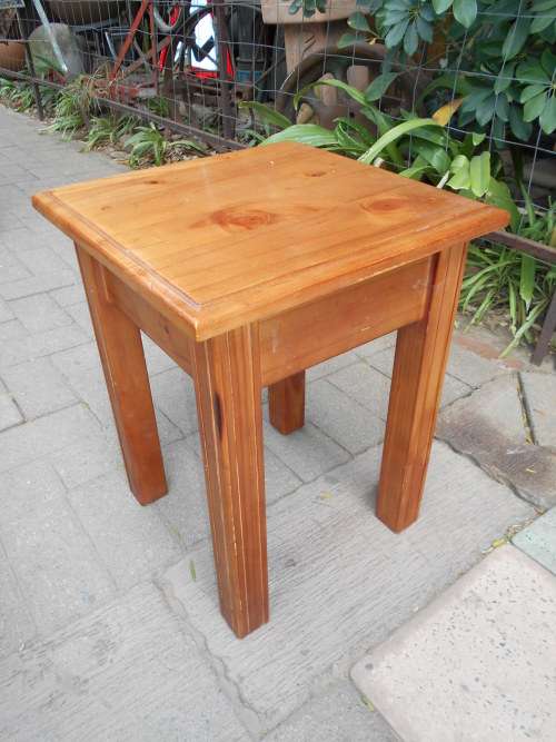 OREGON OCCASIONAL TABLE WITH LOVELY DETAIL