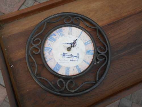 A METAL TYPE CLOCK