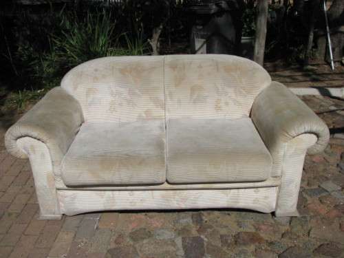 A BEAUTIFUL ALPINE COUCH IN GOOD CONDITION. COVERED IN A TYPE OF RIPPLED EMBOSSED VELVET