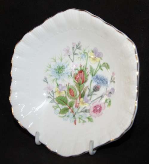 DM84Sale Aynsley Hexagonal Dish "Wild Tudor" @@@ Crazy Low R1 Start