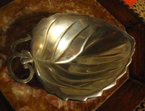 DM84Sale Silver Plated Leaf Shaped Bowl on Bun Feet @@@ Crazy Low R1 Start