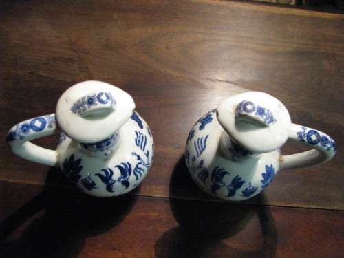 DM84Sale VINTAGE BLUE AND WHITE CHINESE OIL & VINEGAR BOTTLES @@@ Crazy Low R1 Start