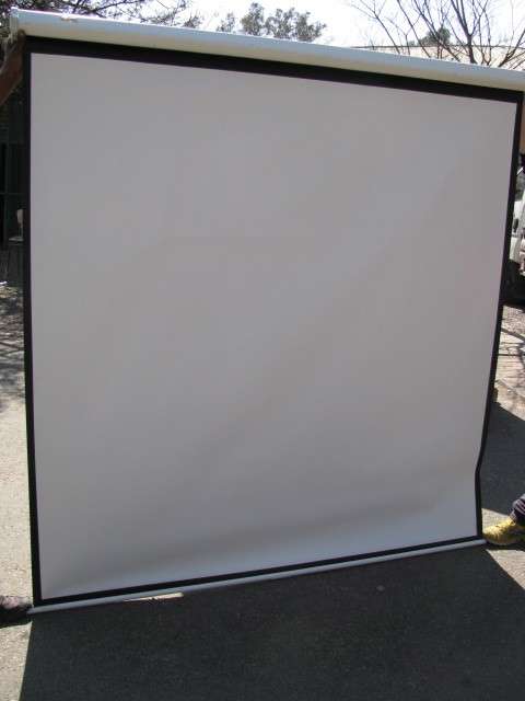 DM84Sale VERY LARGE RETRACTABLE PROJECTOR SCREEN .. A PARROT PRODUCT@@@ Crazy Low R1 Start