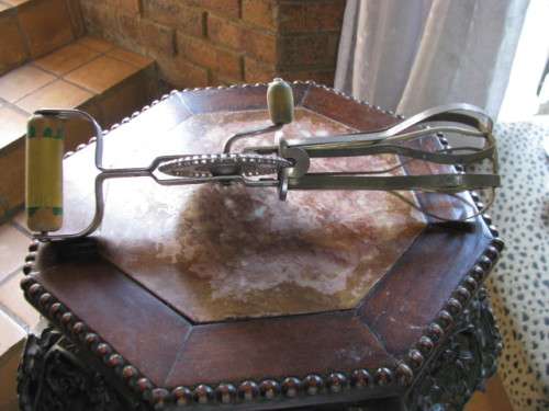 Vintage Egg Beater with Wooden Handle in Perfect Working Order @@@ CRAAAZZY R1 START (DM84 SALE)