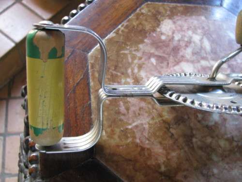Vintage Egg Beater with Wooden Handle in Perfect Working Order @@@ CRAAAZZY R1 START (DM84 SALE)