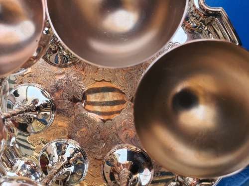 ABSOLUTELY BEAUTIFUL SET OF 6 GOBLETS ON TRAY .