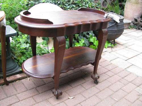 @#% A BEAUTIFULLY MADE BALL & CLAW 2 TIER TEA TROLLEY ON CASTORS %#@