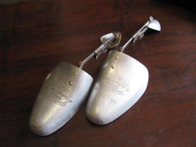 STUNNING OLD PAIR OF SHOE STRETCHERS...ENGLAND @@@ CRAAZZZY R1 START!!!!!*~