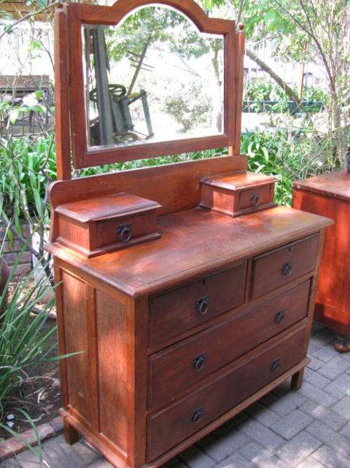 A NICE TEAK DRESSING TABLE WITH JEWELLERY DRAWERS