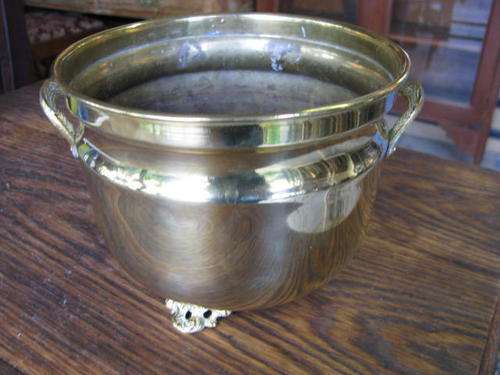 @#% LOVELY OLD BRASS PLANTER ON FEET  DIAMETER 15.5CM %#@