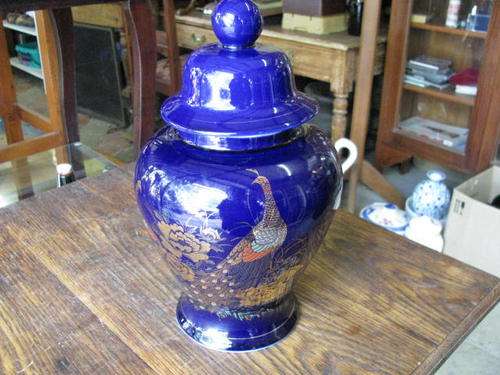 %%%%  A LOVEY TALL GINGER JAR WITH LID IN GOOD CONDITION..... PEACOCK PATTERN%%%%