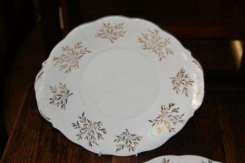 2 X QUEEN ANNE CAKE PLATES @@@CRAAAZZZYYY R1 START!!!! BID PER ITEM