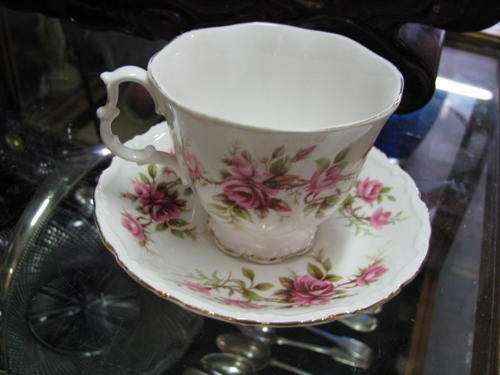 ROYAL ALBERT "ROMANCE" DUO