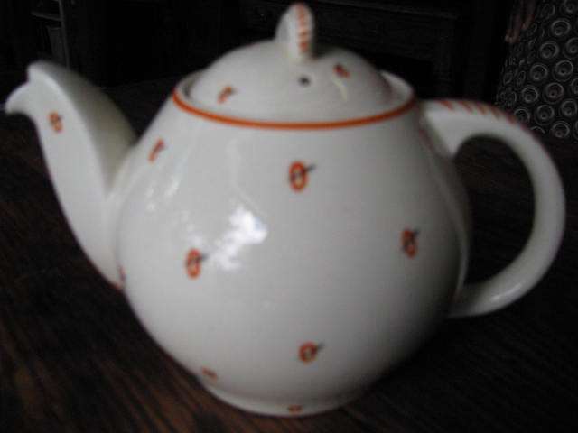 A SUSIE COOPER ART DECO SHAPED TEAPOT