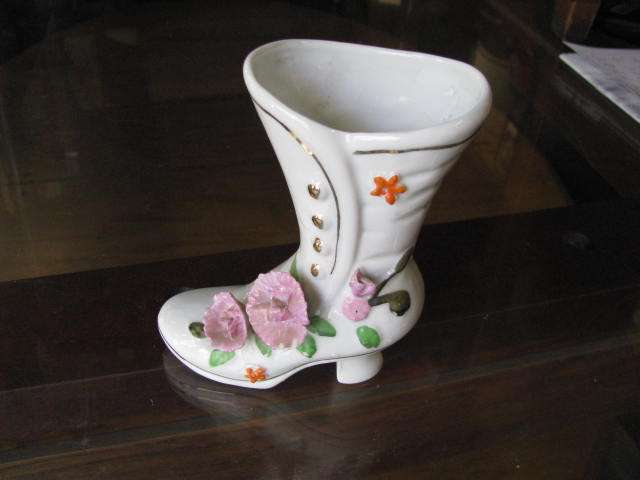 GORGEOUS HIGH HEEL BOOT VASE WITH RAISED DETAIL@@@ CRAAZZZYYY R1 START