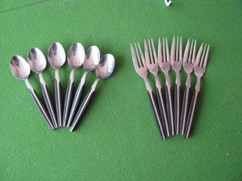12 PIECES OF 1970'S CUTLERY......PURE 70'S DESIGN EETRITE MODERNA
