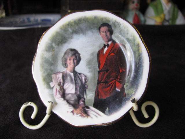 CHARLES  AND DIANA  DISPLAY PLATE...MADE IN ENGLAND