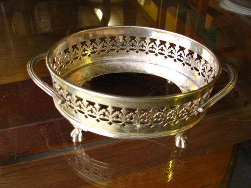 A VEGETABLE SERVING DISH HOLDER ON PAW FEET